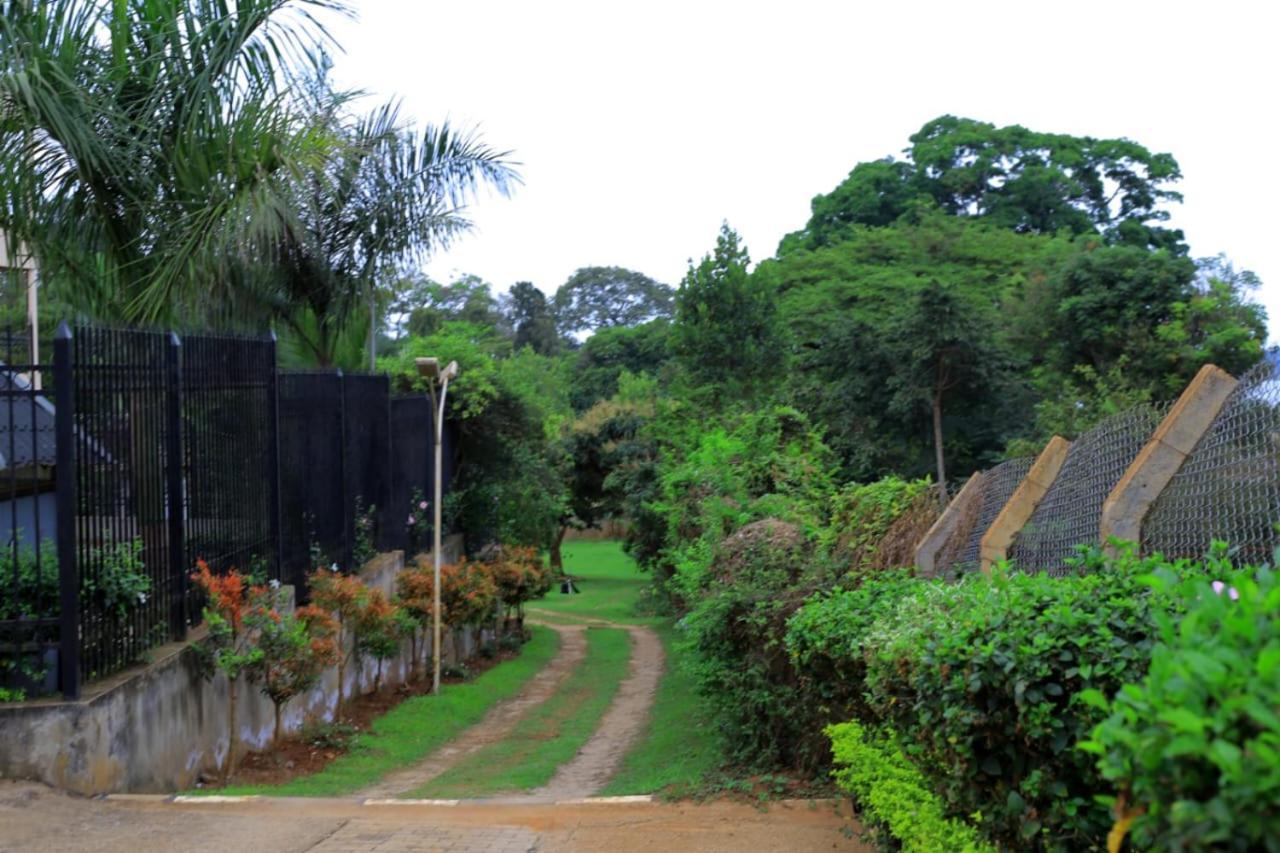 Motel Egg Botanical View Entebbe Esterno foto