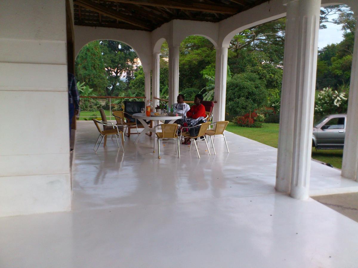 Motel Egg Botanical View Entebbe Esterno foto