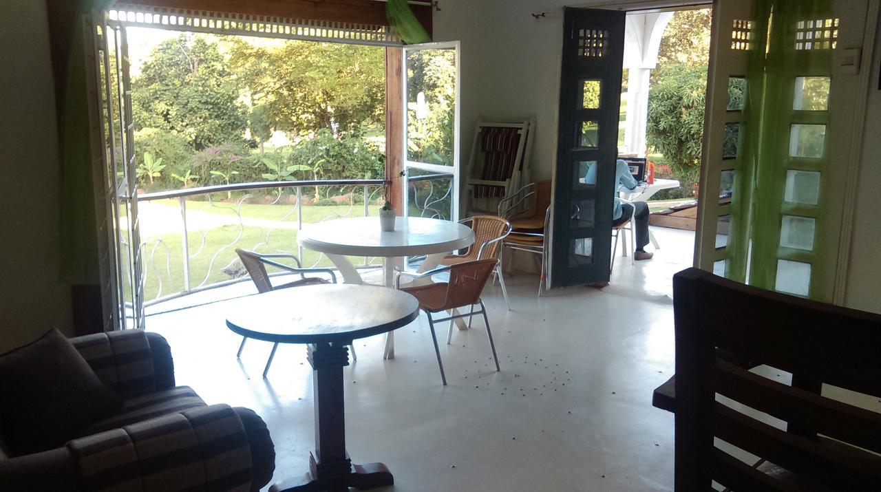 Motel Egg Botanical View Entebbe Esterno foto